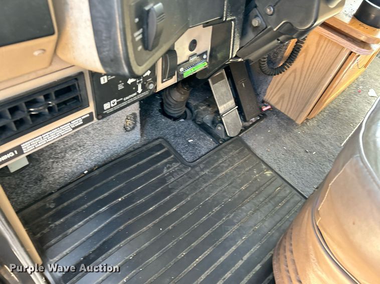 image for item EK4029 1999 Winnebago  WKL36L RV