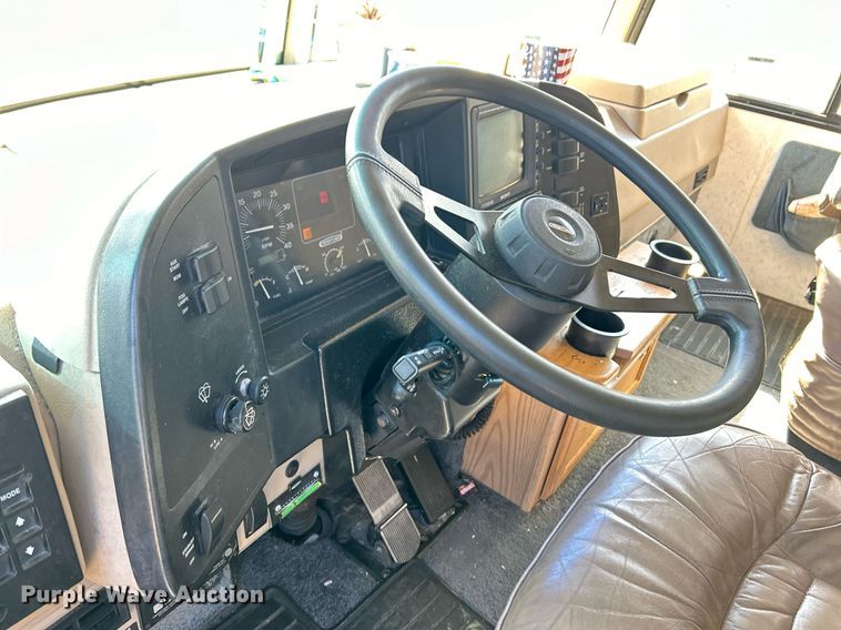 image for item EK4029 1999 Winnebago  WKL36L RV