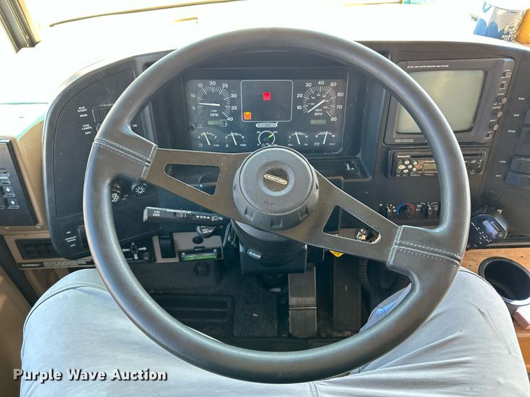 image for item EK4029 1999 Winnebago  WKL36L RV