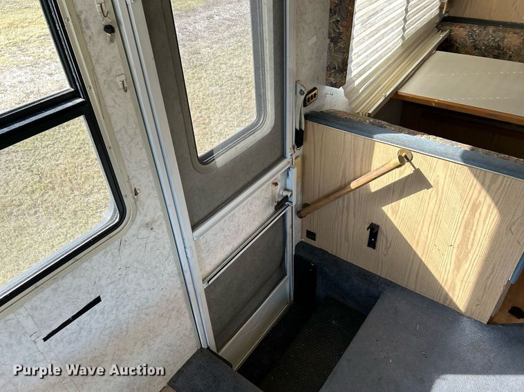 image for item EK4029 1999 Winnebago  WKL36L RV