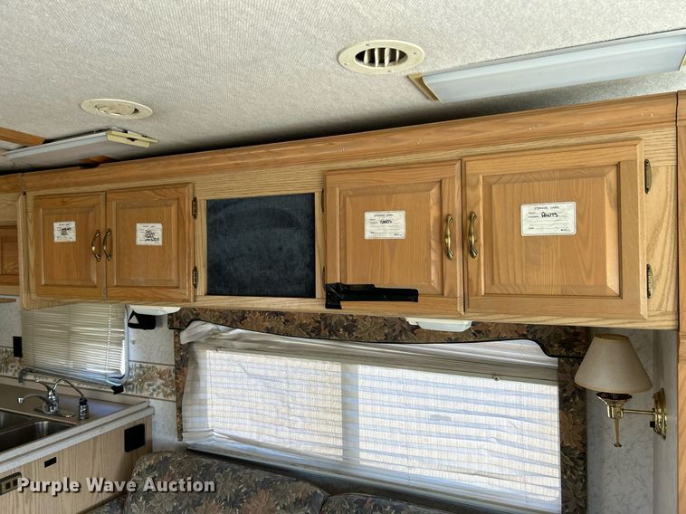 image for item EK4029 1999 Winnebago  WKL36L RV