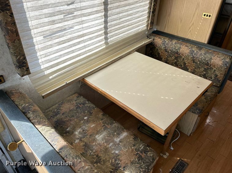 image for item EK4029 1999 Winnebago  WKL36L RV