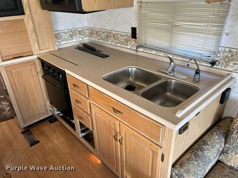 image for item EK4029 1999 Winnebago  WKL36L RV