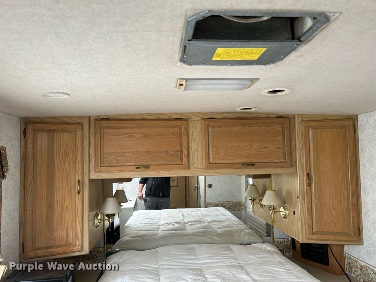 image for item EK4029 1999 Winnebago  WKL36L RV