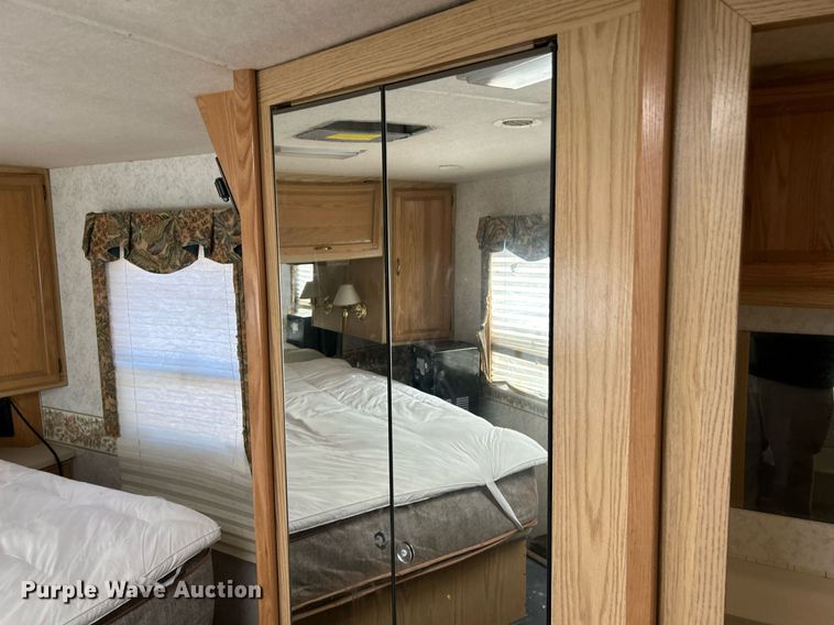 image for item EK4029 1999 Winnebago  WKL36L RV