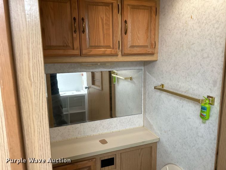 image for item EK4029 1999 Winnebago  WKL36L RV