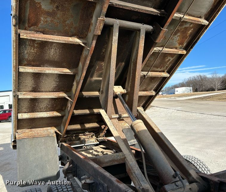 image for item EK4032 2003 Chevrolet C4500 Limited Edition dump truck