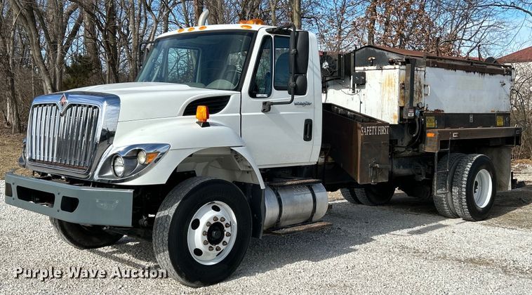 image for item EK4035 2014 International WorkStar 7400 pothole patcher truck