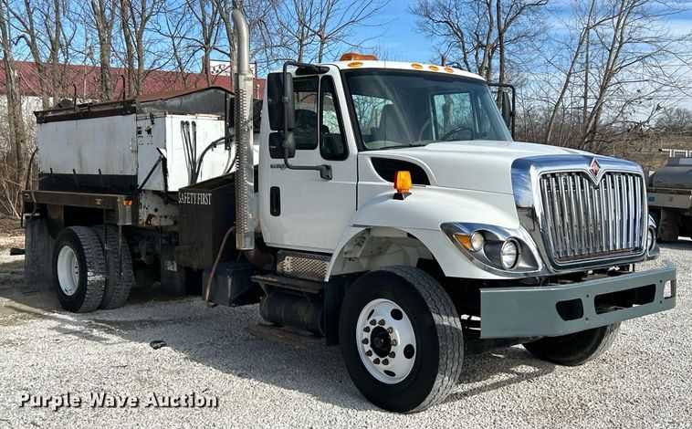 image for item EK4035 2014 International WorkStar 7400 pothole patcher truck