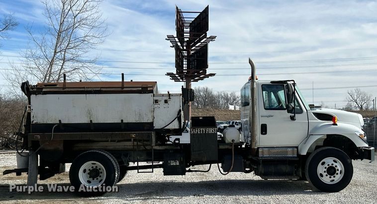 image for item EK4035 2014 International WorkStar 7400 pothole patcher truck