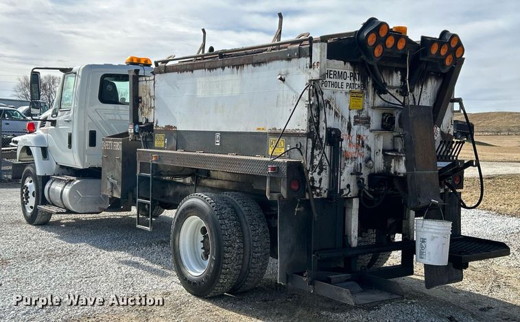 image for item EK4035 2014 International WorkStar 7400 pothole patcher truck