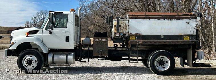 image for item EK4035 2014 International WorkStar 7400 pothole patcher truck