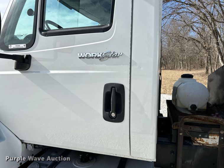 image for item EK4035 2014 International WorkStar 7400 pothole patcher truck