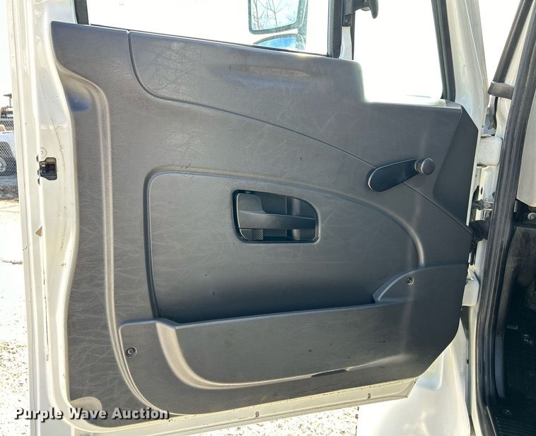 image for item EK4035 2014 International WorkStar 7400 pothole patcher truck