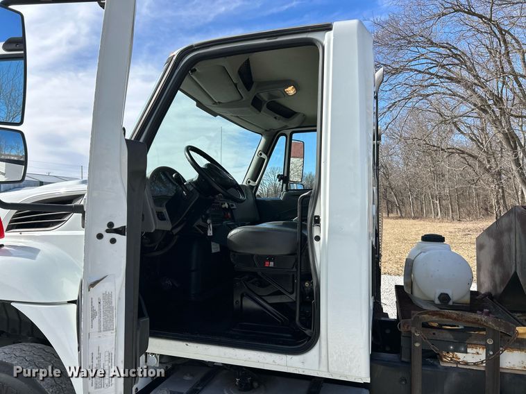 image for item EK4035 2014 International WorkStar 7400 pothole patcher truck