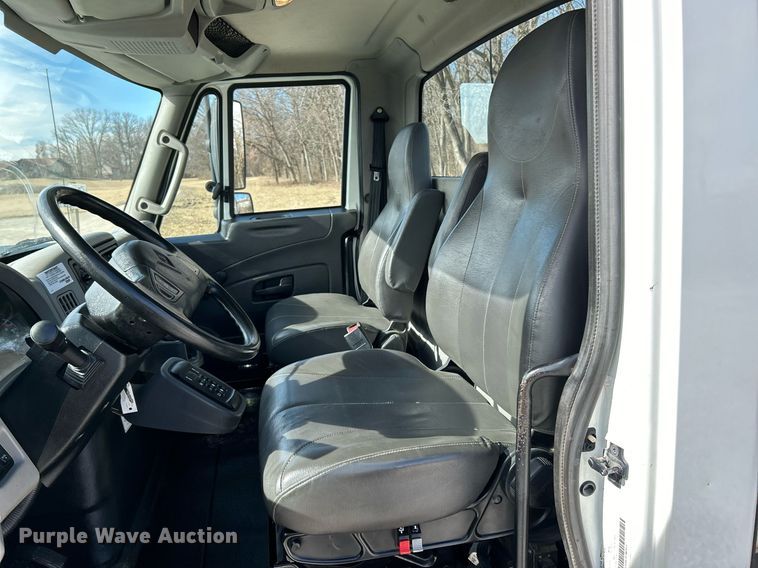 image for item EK4035 2014 International WorkStar 7400 pothole patcher truck