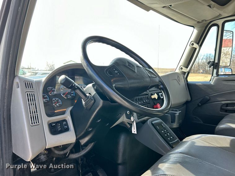 image for item EK4035 2014 International WorkStar 7400 pothole patcher truck