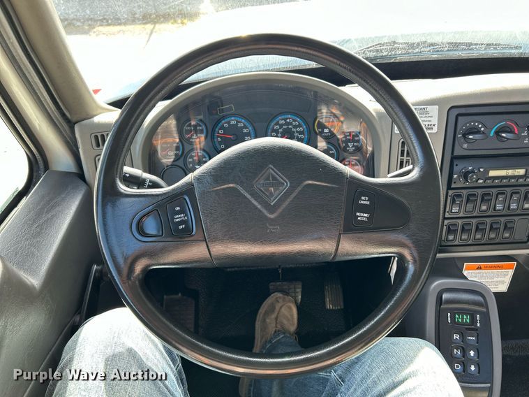 image for item EK4035 2014 International WorkStar 7400 pothole patcher truck