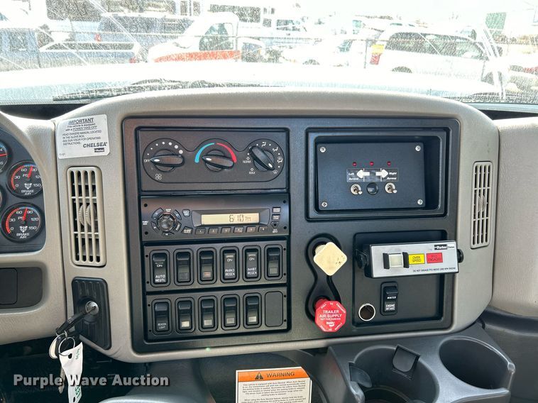 image for item EK4035 2014 International WorkStar 7400 pothole patcher truck