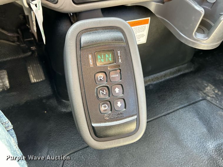 image for item EK4035 2014 International WorkStar 7400 pothole patcher truck