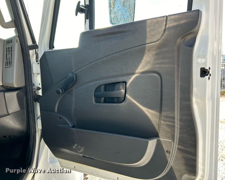 image for item EK4035 2014 International WorkStar 7400 pothole patcher truck