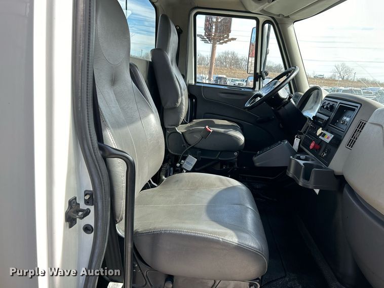 image for item EK4035 2014 International WorkStar 7400 pothole patcher truck