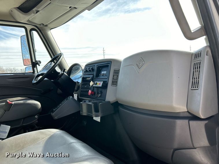 image for item EK4035 2014 International WorkStar 7400 pothole patcher truck