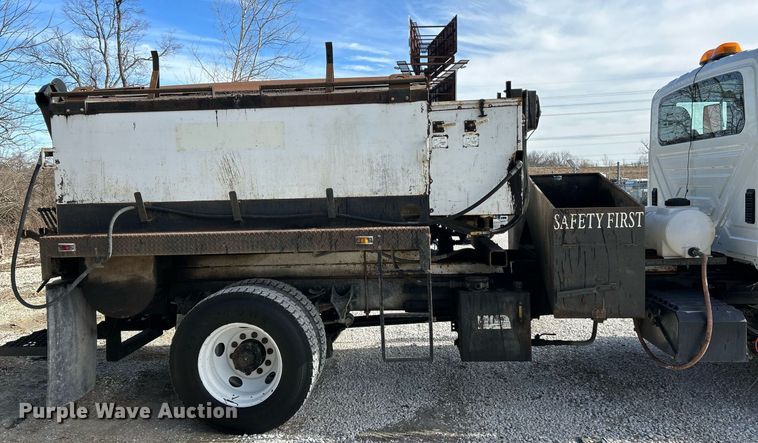 image for item EK4035 2014 International WorkStar 7400 pothole patcher truck