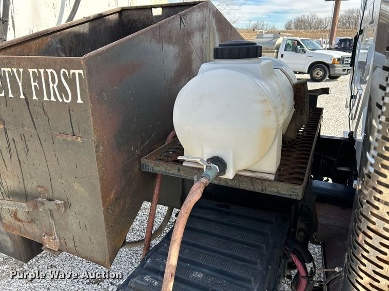 image for item EK4035 2014 International WorkStar 7400 pothole patcher truck