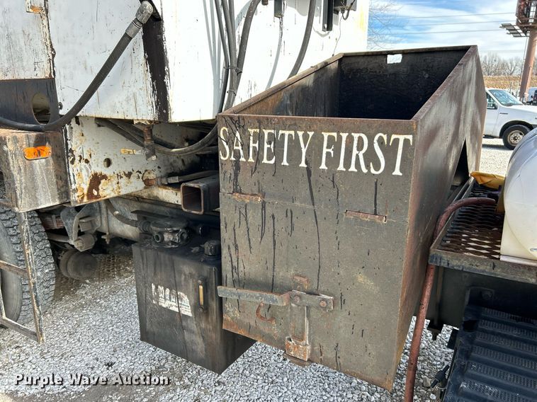 image for item EK4035 2014 International WorkStar 7400 pothole patcher truck