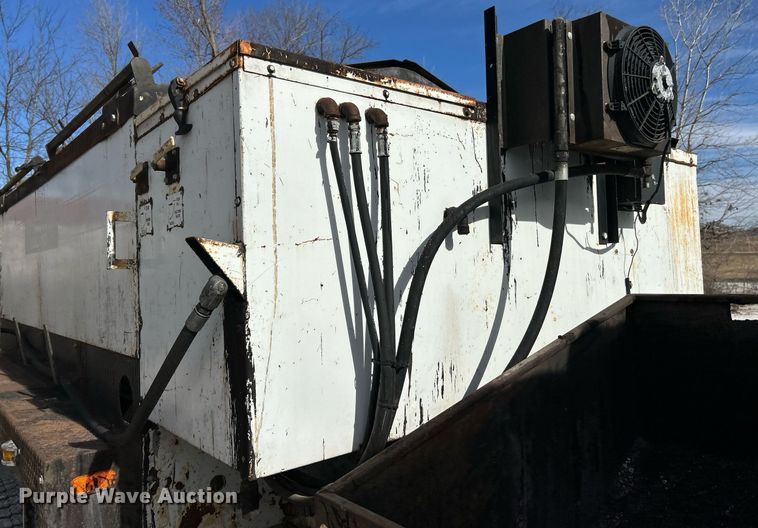 image for item EK4035 2014 International WorkStar 7400 pothole patcher truck