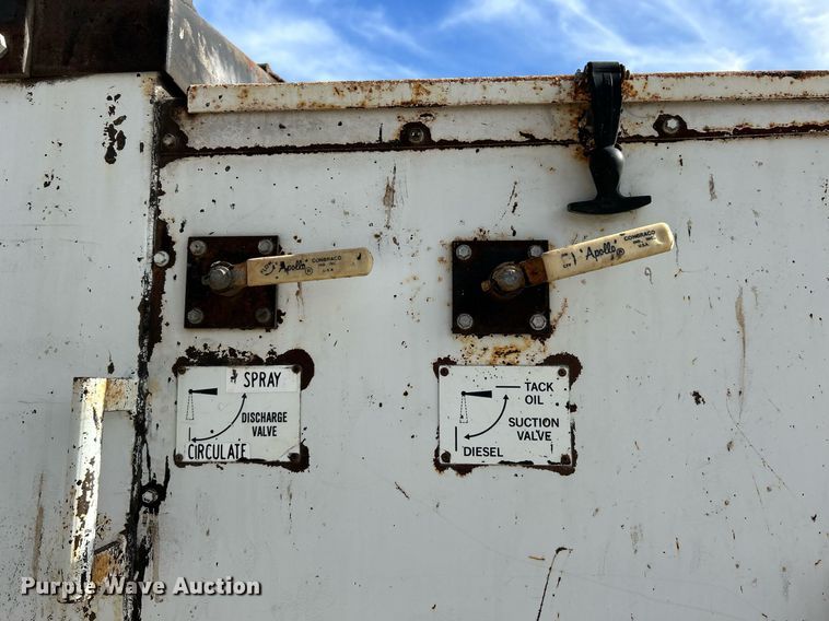 image for item EK4035 2014 International WorkStar 7400 pothole patcher truck