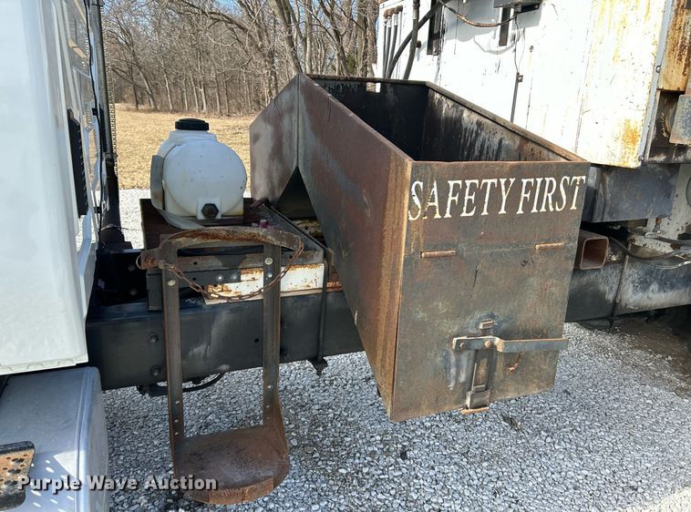 image for item EK4035 2014 International WorkStar 7400 pothole patcher truck