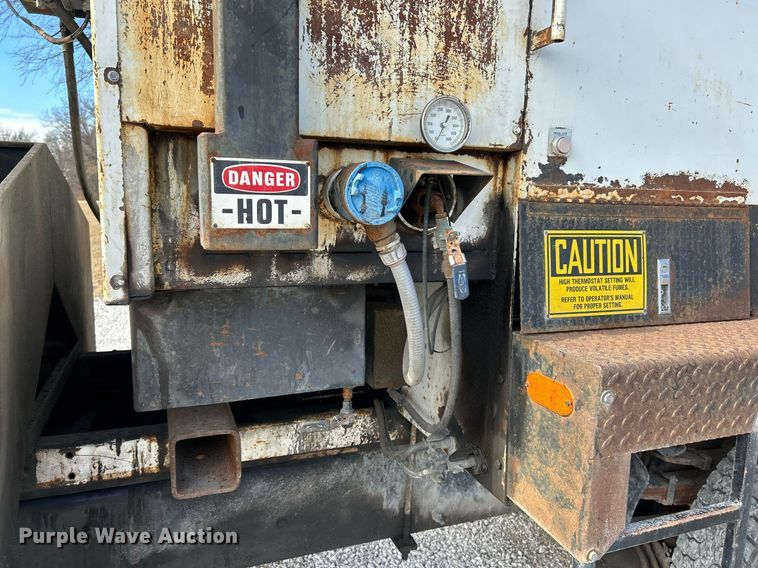 image for item EK4035 2014 International WorkStar 7400 pothole patcher truck