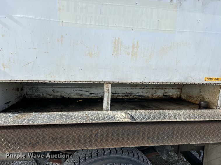 image for item EK4035 2014 International WorkStar 7400 pothole patcher truck