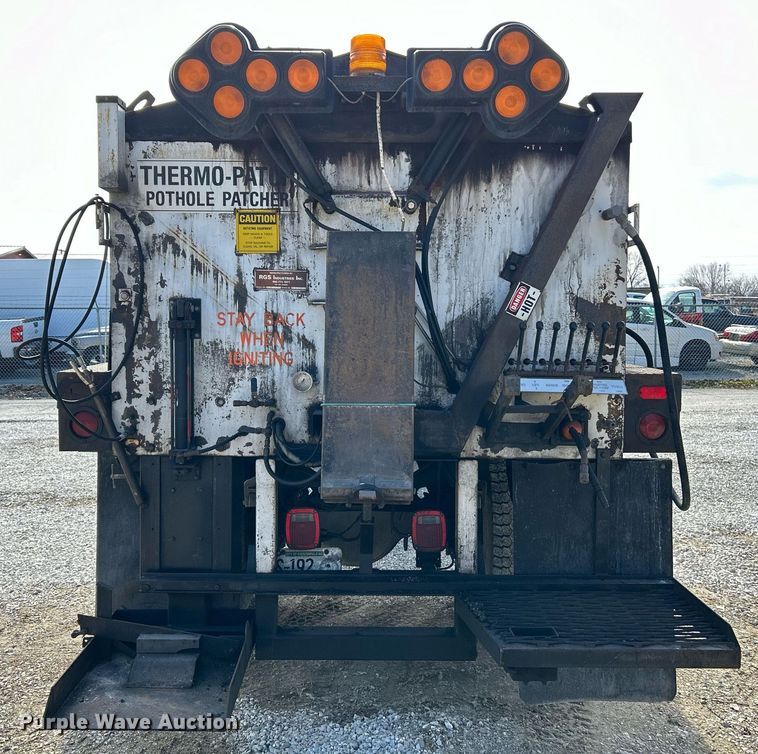 image for item EK4035 2014 International WorkStar 7400 pothole patcher truck