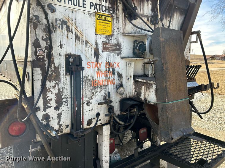 image for item EK4035 2014 International WorkStar 7400 pothole patcher truck