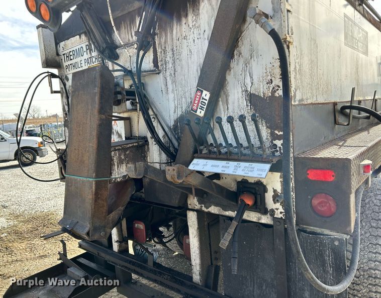 image for item EK4035 2014 International WorkStar 7400 pothole patcher truck