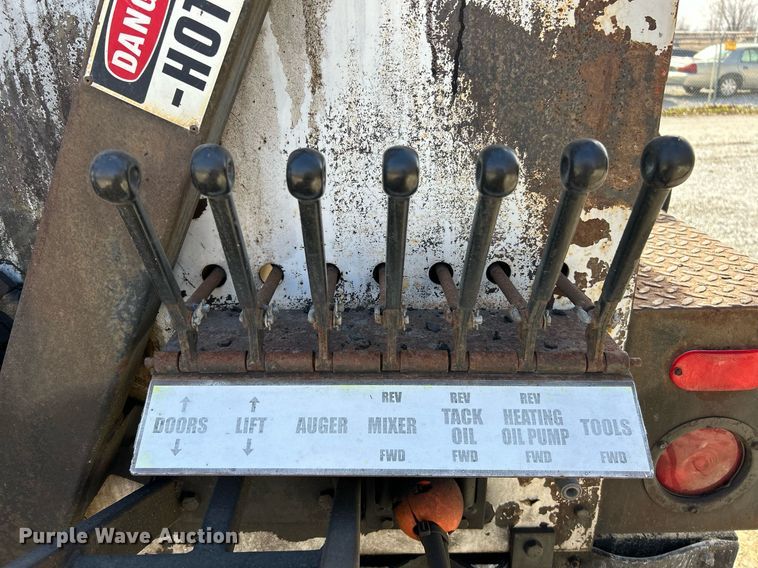 image for item EK4035 2014 International WorkStar 7400 pothole patcher truck