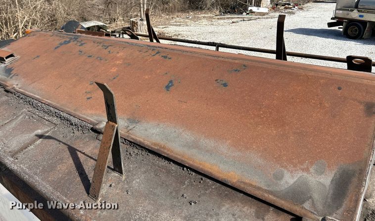 image for item EK4035 2014 International WorkStar 7400 pothole patcher truck