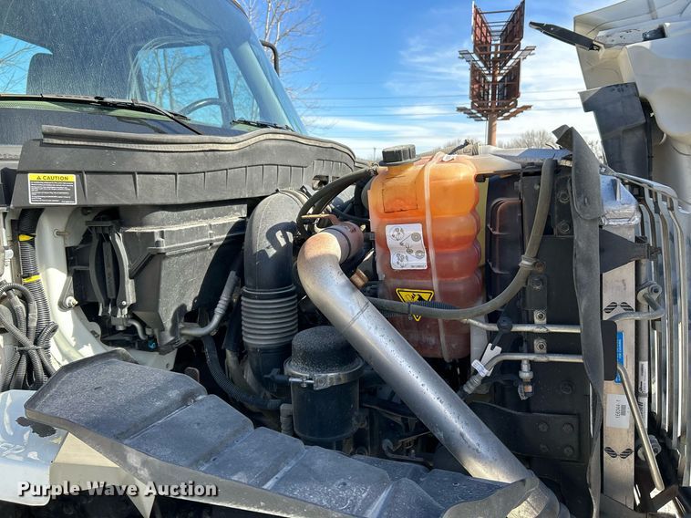 image for item EK4035 2014 International WorkStar 7400 pothole patcher truck