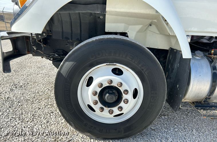 image for item EK4035 2014 International WorkStar 7400 pothole patcher truck