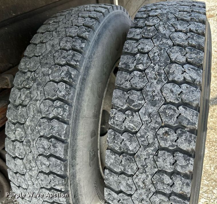 image for item EK4035 2014 International WorkStar 7400 pothole patcher truck