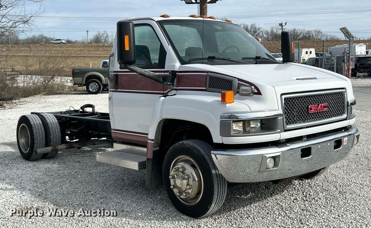 image for item EK4037 2006 GMC C4500 truck cab and chassis
