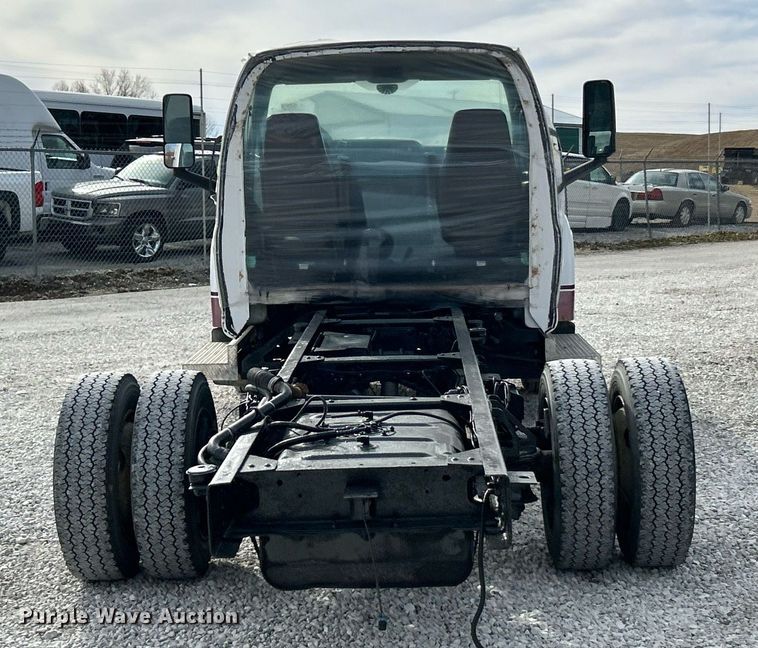 image for item EK4037 2006 GMC C4500 truck cab and chassis
