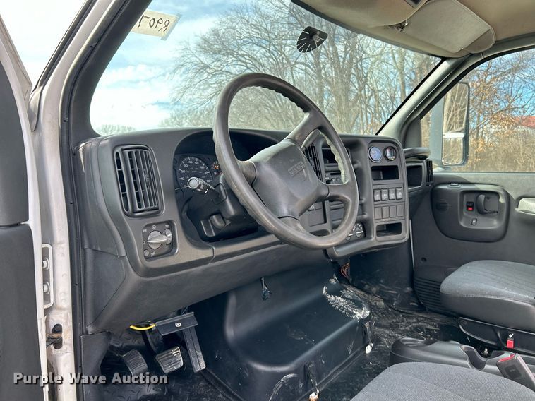 image for item EK4037 2006 GMC C4500 truck cab and chassis