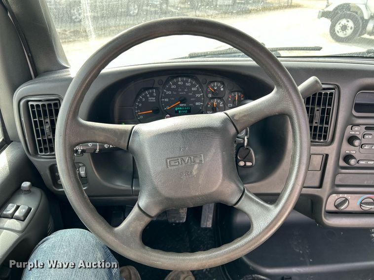 image for item EK4037 2006 GMC C4500 truck cab and chassis