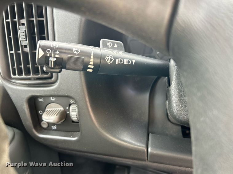 image for item EK4037 2006 GMC C4500 truck cab and chassis