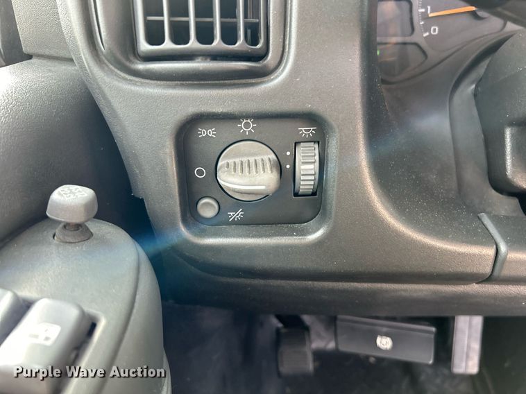 image for item EK4037 2006 GMC C4500 truck cab and chassis