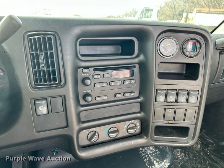 image for item EK4037 2006 GMC C4500 truck cab and chassis